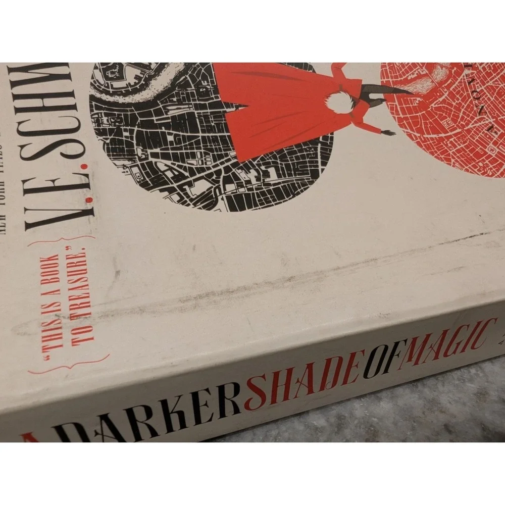A Darker Shade Of Magic V.E.‎ Schwab Paperback